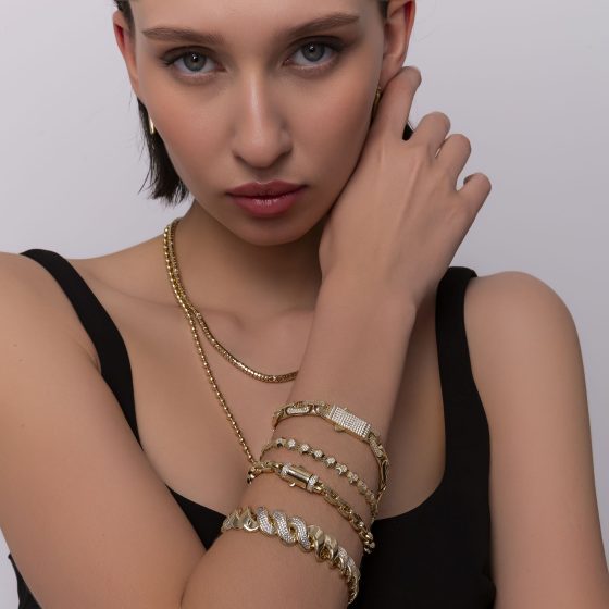 Model ile ürün fotoğrafçılığı örneği - aksesuar çekimi (Mazı Aksesuar portföyü)